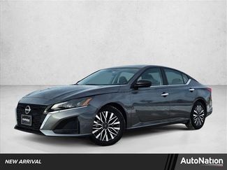 Used 2025 Nissan Altima 2.5 SV video 1