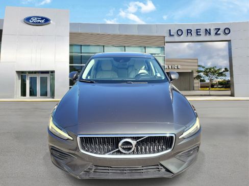 Used 2020 Volvo S60 T5 Momentum FWD image 2