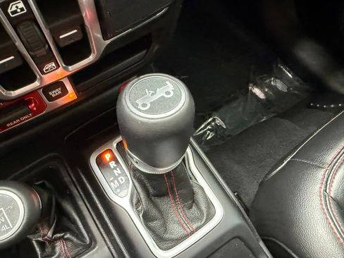 Used 2018 Jeep Wrangler Unlimited Rubicon AWD/4WD image 30