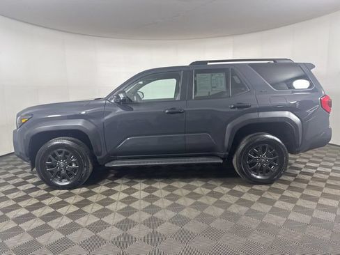 Used 2025 Toyota 4Runner SR5 AWD/4WD image 7