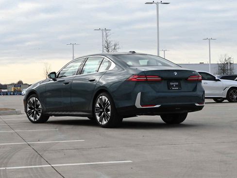 Used 2026 BMW 530i w/ Executive Package RWD image 2