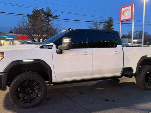 Used 2024 GMC Sierra 2500 AT4X image 14