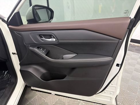 Used 2023 Nissan Rogue SV w/ SV Premium B Package FWD image 15