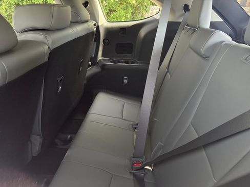 Used 2024 Toyota Highlander XLE AWD/4WD image 18