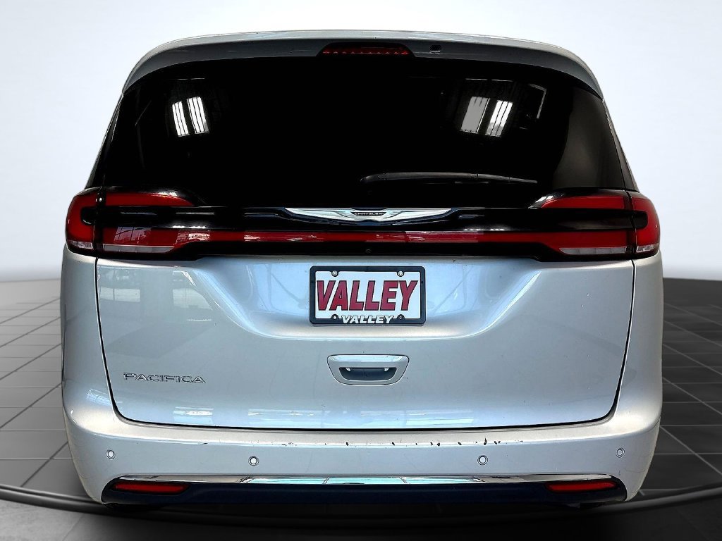 Used 2024 Chrysler Pacifica Touring-L FWD image 7