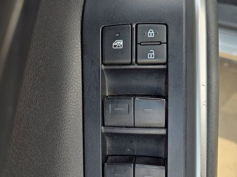 Used 2024 Toyota Highlander LE FWD image 15