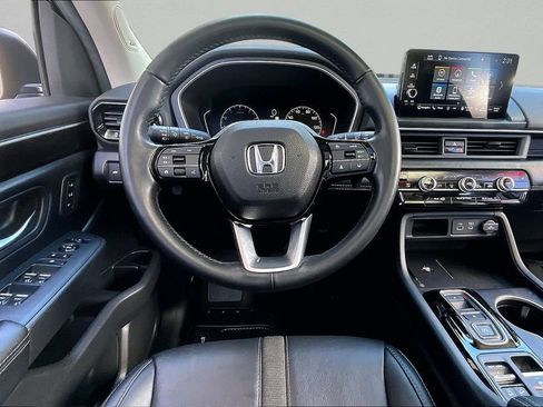 Used 2025 Honda Pilot Touring image 9