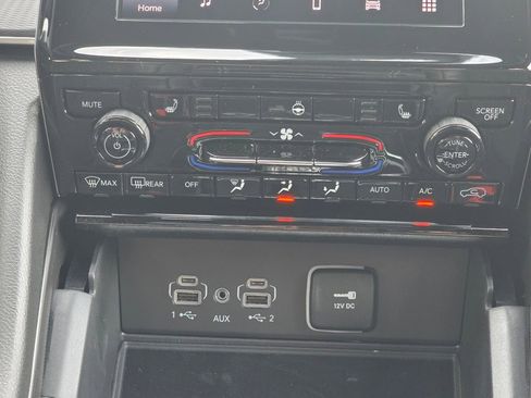 New 2025 Jeep Grand Cherokee Altitude image 17