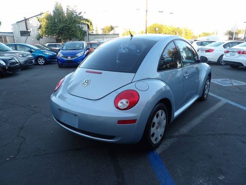 Used 2010 Volkswagen Beetle Coupe FWD image 3
