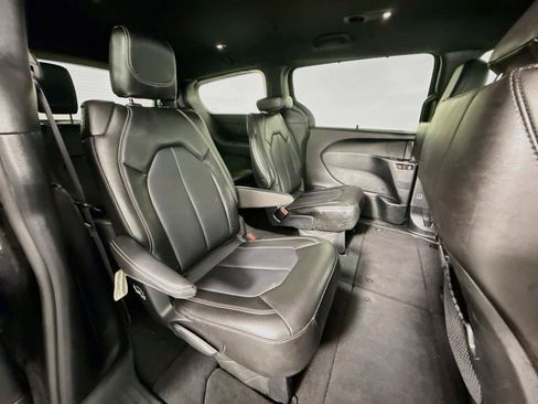 Used 2025 Chrysler Pacifica Select FWD image 15