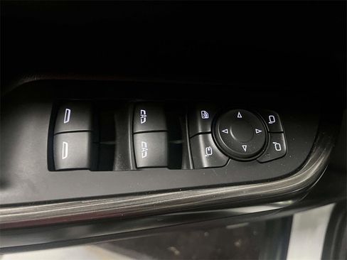 Used 2023 GMC Acadia SLT w/ Preferred Package image 16