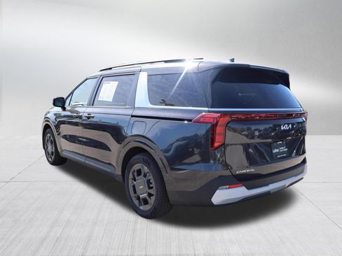 Used 2025 Kia Carnival EX FWD image 5