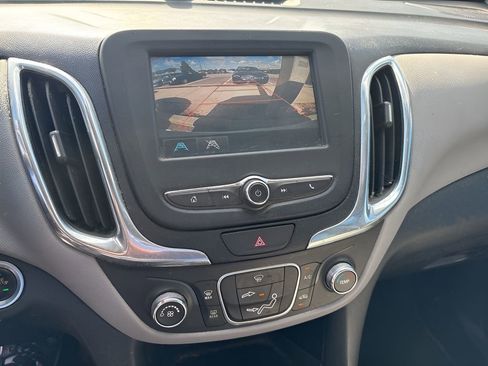 Used 2018 Chevrolet Equinox LS FWD image 11