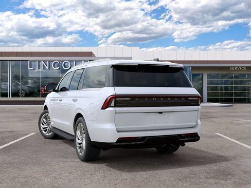 New 2027 Lincoln Navigator Premiere AWD/4WD image 9