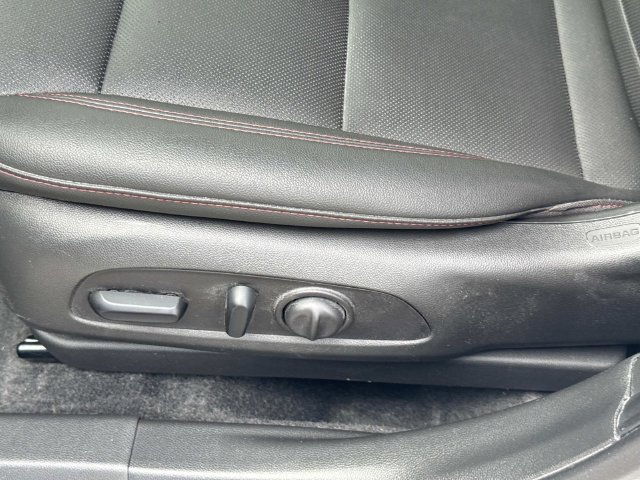 Used 2025 Chevrolet Trax RS w/ Sunroof Package FWD image 28