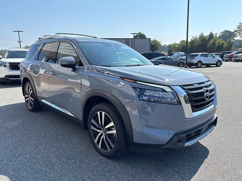 Used 2025 Nissan Pathfinder Platinum w/ Cargo Package FWD image 11