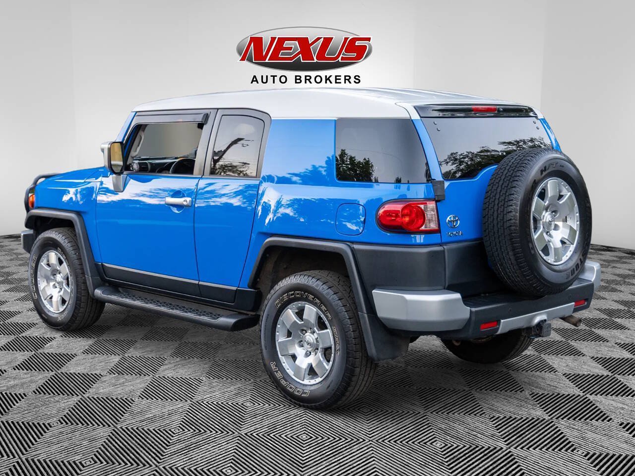 Used 2007 Toyota FJ Cruiser 4WD w/ Upgrade Pkg 1 image 4