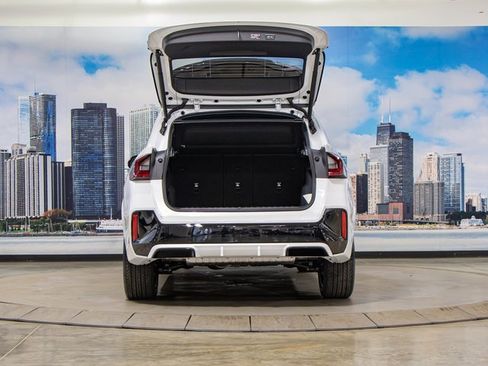 Used 2025 BMW X1 xDrive28i w/ Technology Package image 12