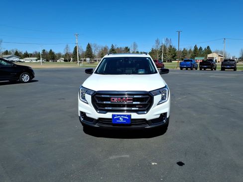 Used 2022 GMC Terrain AT4 w/ Infotainment Package II image 9