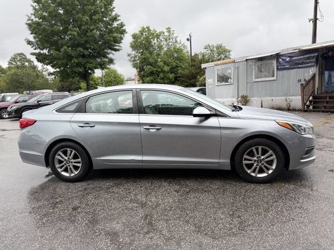 Used 2016 Hyundai Sonata SE w/ Cargo Package FWD image 4