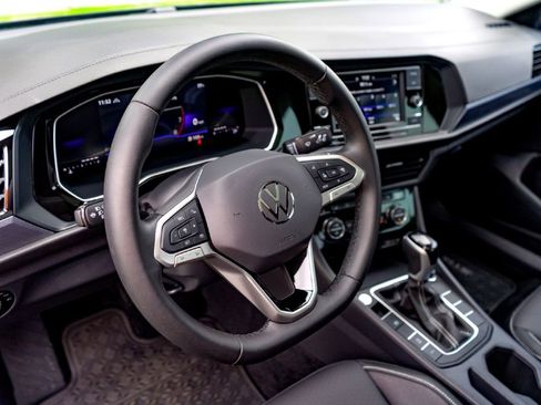 Used 2024 Volkswagen Jetta SE w/ Panoramic Sunroof Package FWD image 10