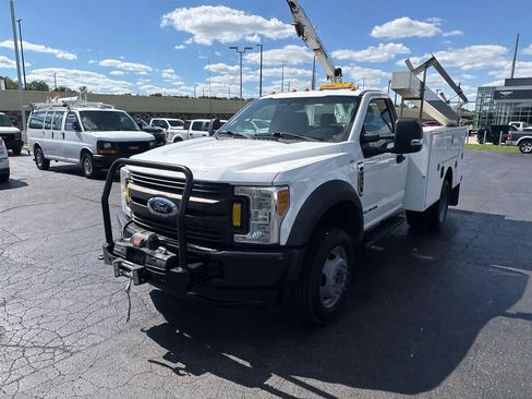 Used 2017 Ford F550 4x4 Regular Cab Super Duty image 4