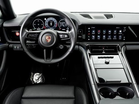 Certified 2025 Porsche Panamera 4 image 17