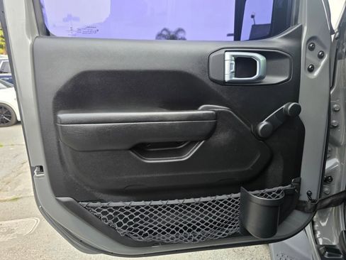 Used 2022 Jeep Gladiator Sport image 12