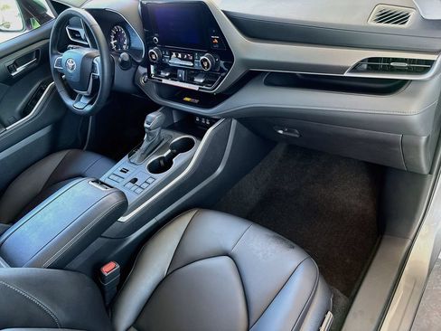 Certified 2026 Toyota Highlander XLE AWD/4WD image 17