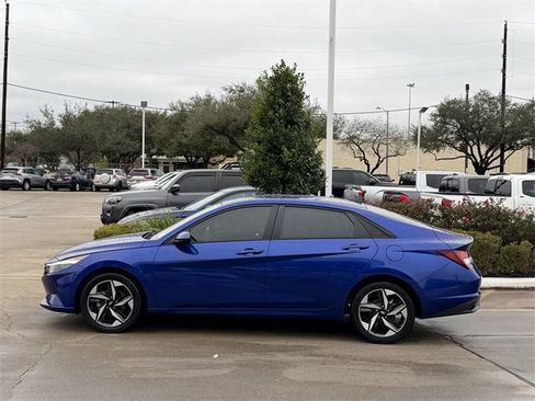 Used 2023 Hyundai Elantra SEL w/ Convenience Package image 4