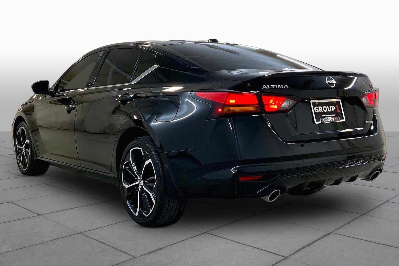 Used 2025 Nissan Altima 2.5 SR AWD/4WD image 11