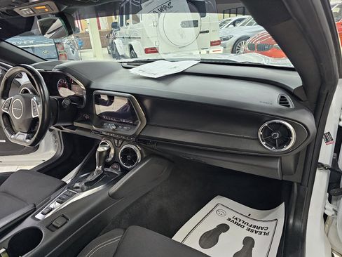 Used 2020 Chevrolet Camaro LT w/ Technology Package image 25
