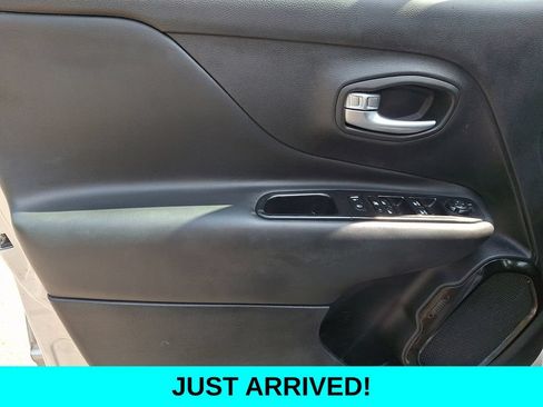 Used 2017 Jeep Renegade Altitude AWD/4WD image 12