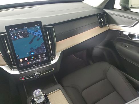 Certified 2025 Volvo XC90 B6 Core w/ Climate Package image 20