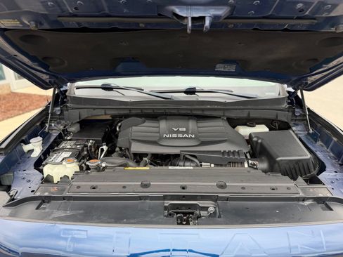 Used 2018 Nissan Titan SV AWD/4WD image 40
