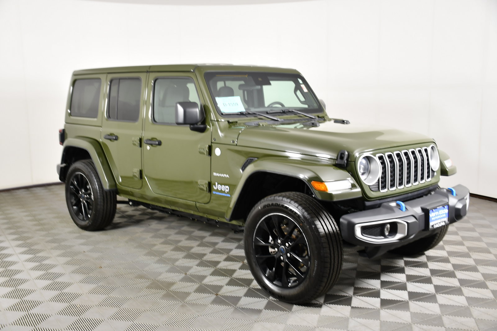 Used 2024 Jeep Wrangler Unlimited Sahara AWD/4WD image 4