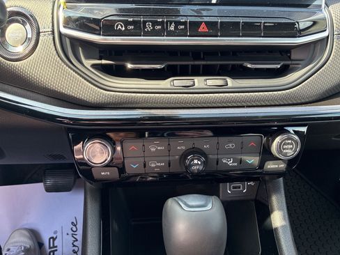 New 2026 Jeep Compass Latitude w/ Sun and Sound Group AWD/4WD image 21