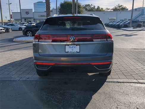 Certified 2024 Volkswagen Atlas Cross Sport SE image 5