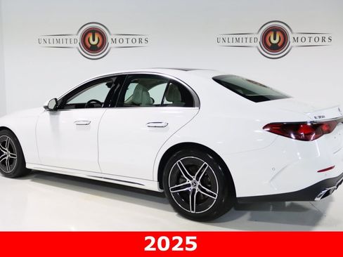 Used 2025 Mercedes-Benz E 350 4MATIC Sedan image 3
