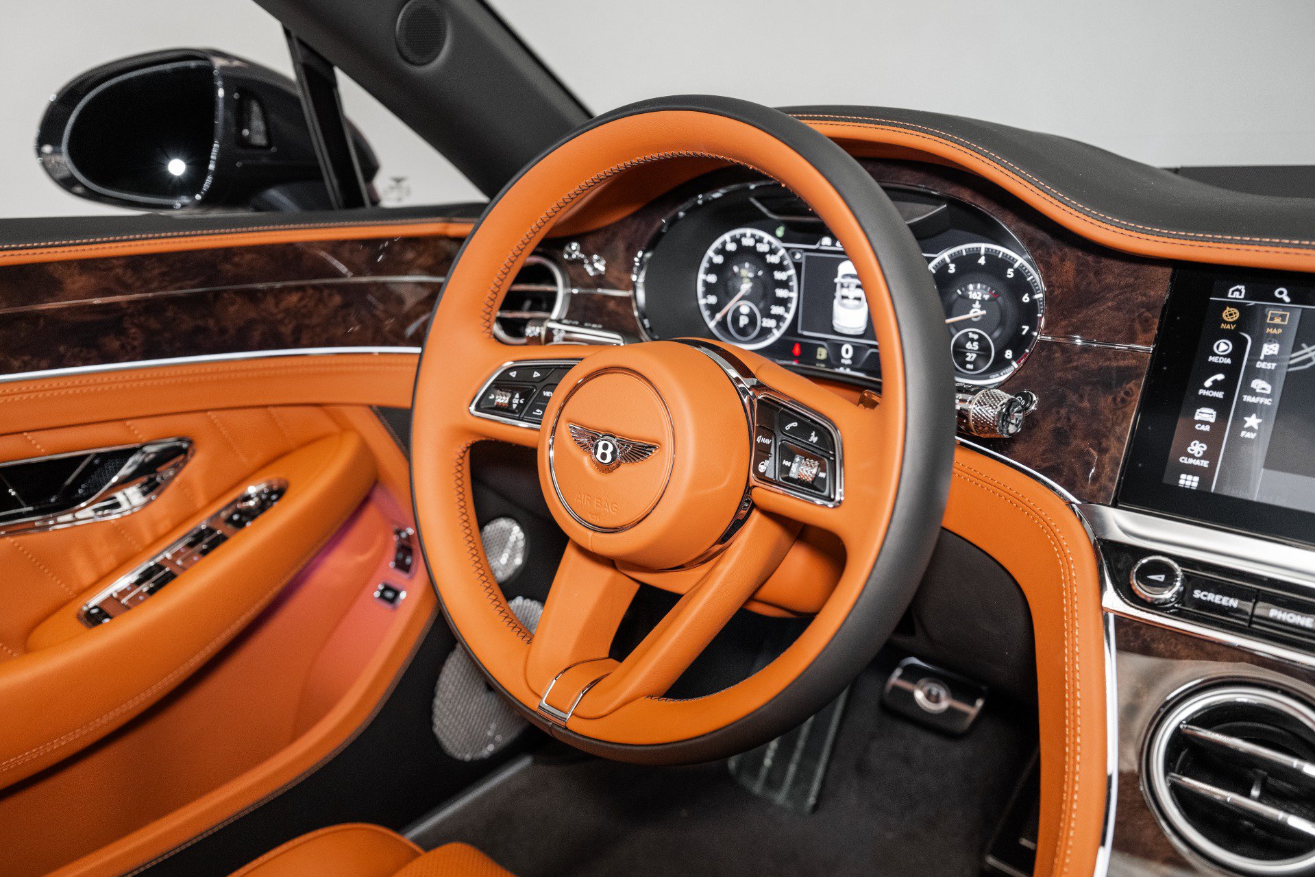 Used 2024 Bentley Continental GT V8 AWD/4WD image 25