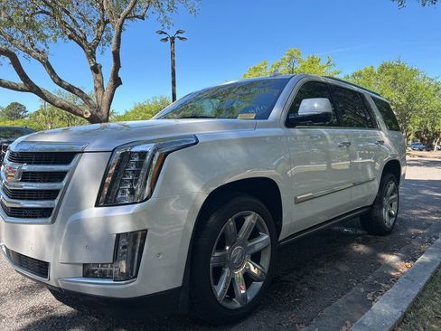 Used 2019 Cadillac Escalade Premium Luxury image 2