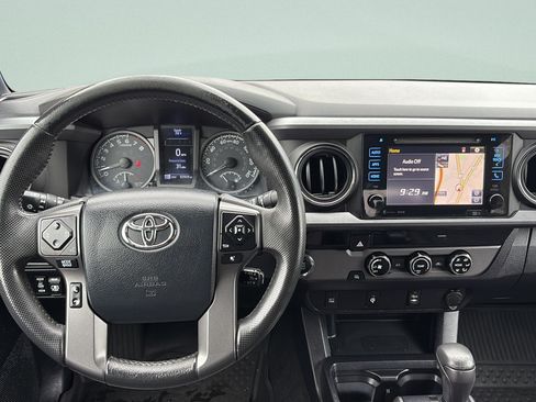 Used 2017 Toyota Tacoma TRD Off-Road w/ Tow Package RWD image 14