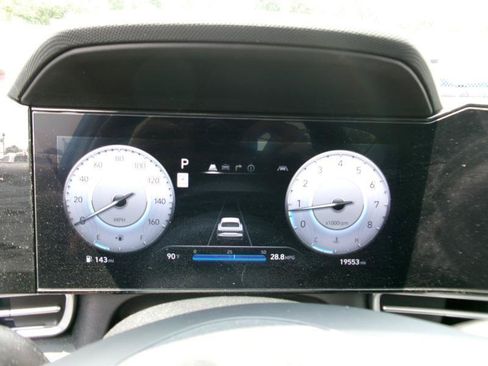 Used 2025 Hyundai Elantra SEL FWD image 16