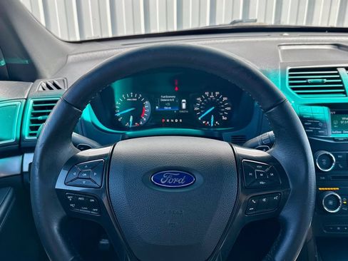 Used 2016 Ford Explorer XLT AWD/4WD image 24
