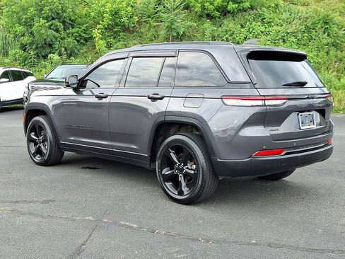 Used 2024 Jeep Grand Cherokee Altitude AWD/4WD image 4