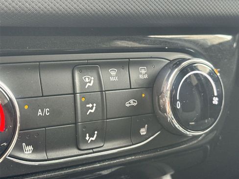 Used 2026 Chevrolet TrailBlazer LT w/ LT Cold Weather Package AWD/4WD image 19