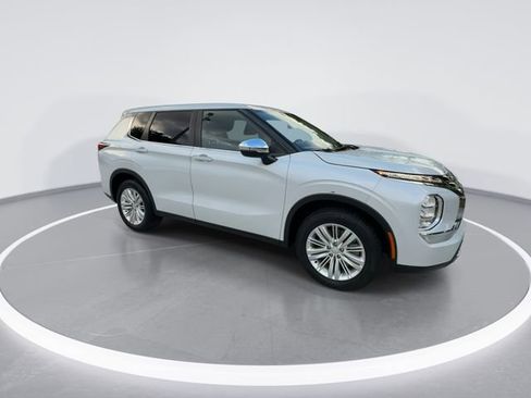 Used 2022 Mitsubishi Outlander ES AWD/4WD image 9
