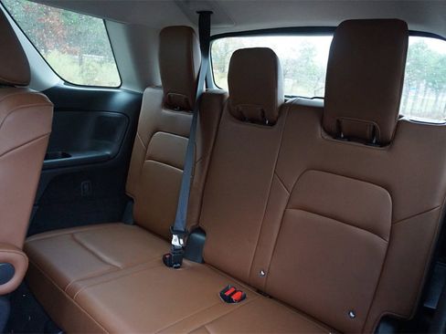 Used 2023 Nissan Pathfinder Platinum image 18