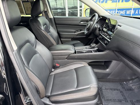 Used 2024 Nissan Pathfinder SL image 33