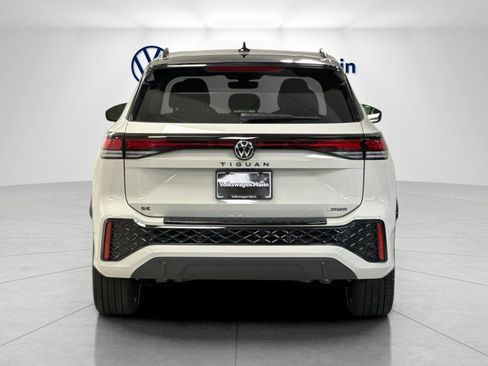 New 2026 Volkswagen Tiguan SE R-Line AWD/4WD image 4